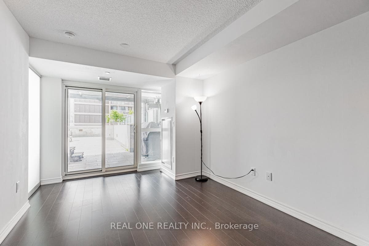 386 Yonge Street Unit 1408 photo 9