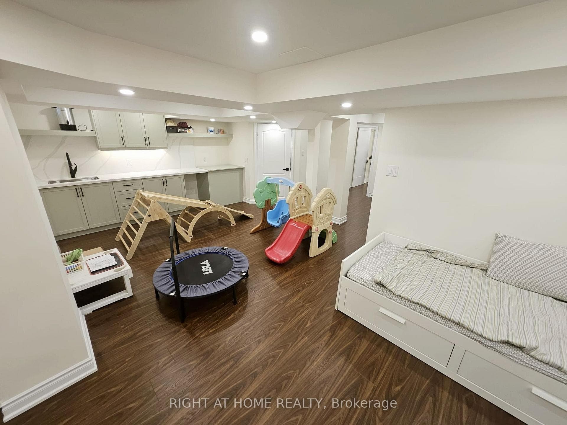 343 Miller Park Avenue photo 48