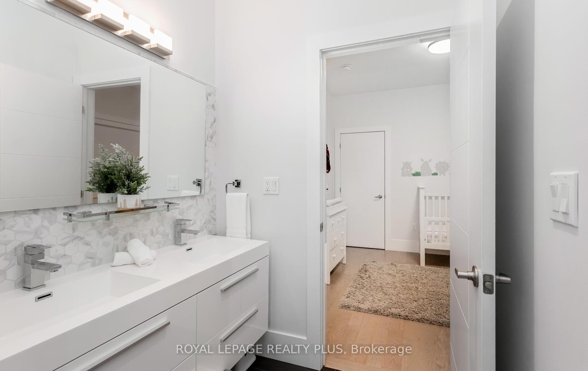 16B Benson Avenue photo 25