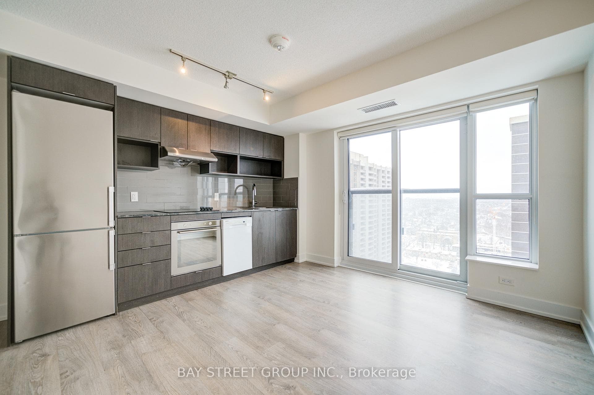 7 Mabelle Avenue Unit 2703 photo 10