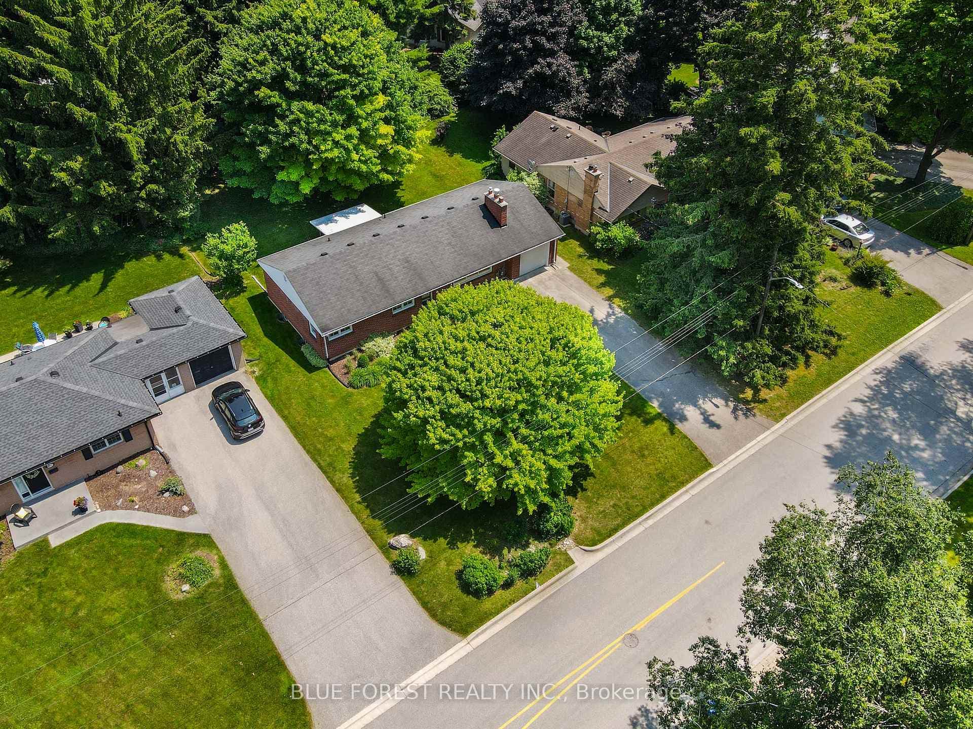 479 Glen Crescent photo 36