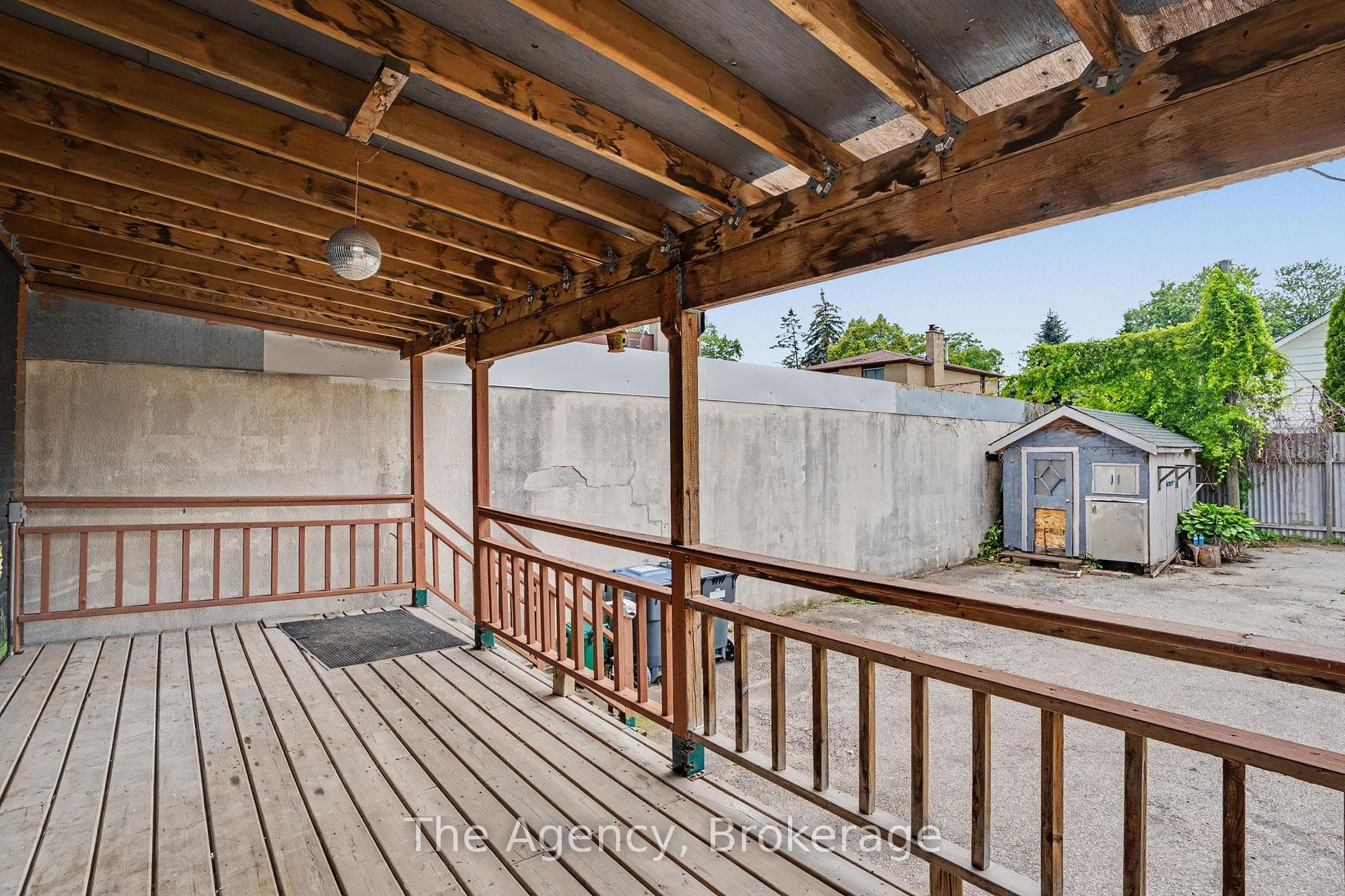 881 Lakeshore Road photo 29