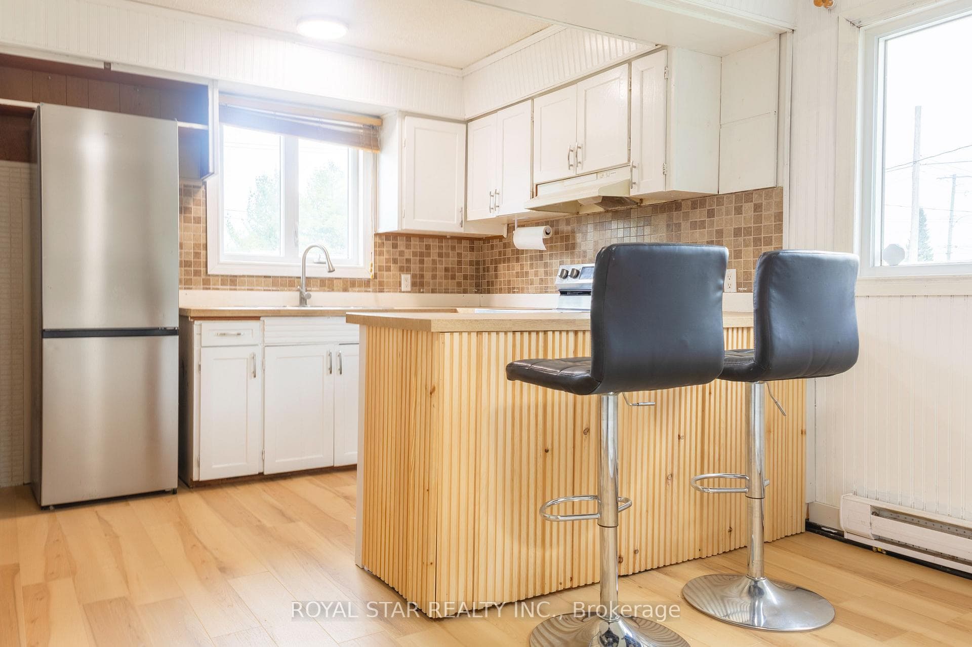 60 Charlotte Avenue photo 12