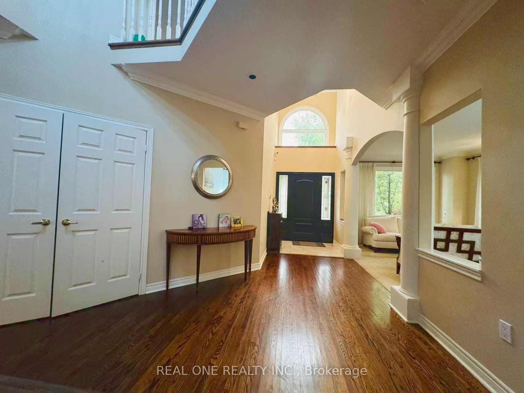 2361 Silverwood Drive photo 2