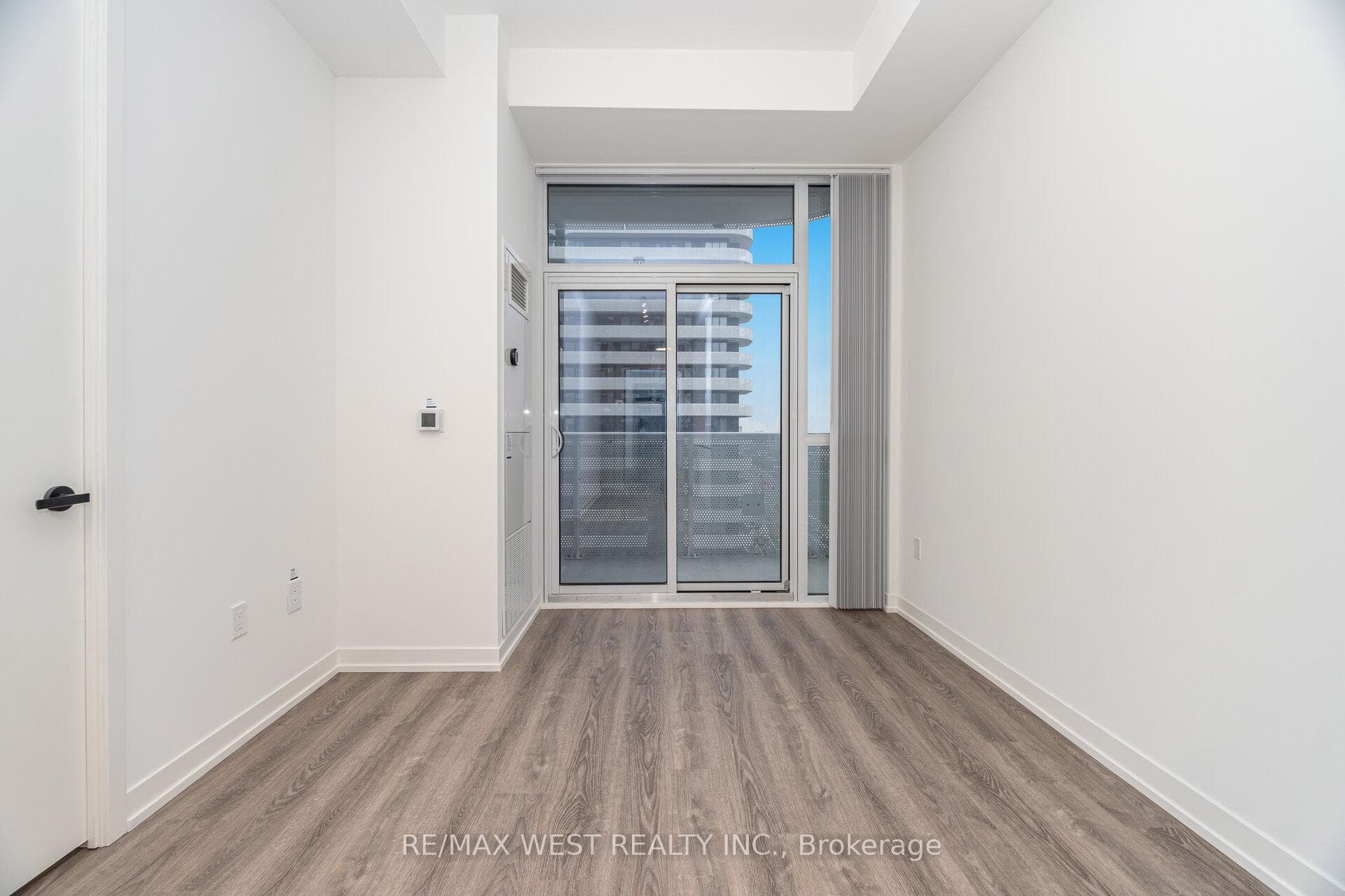 8 Interchange Way Unit 1601 photo 15