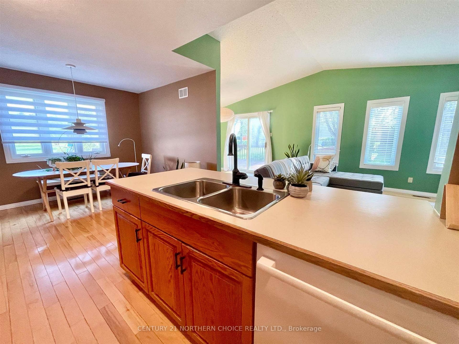 6 Lila Place photo 3