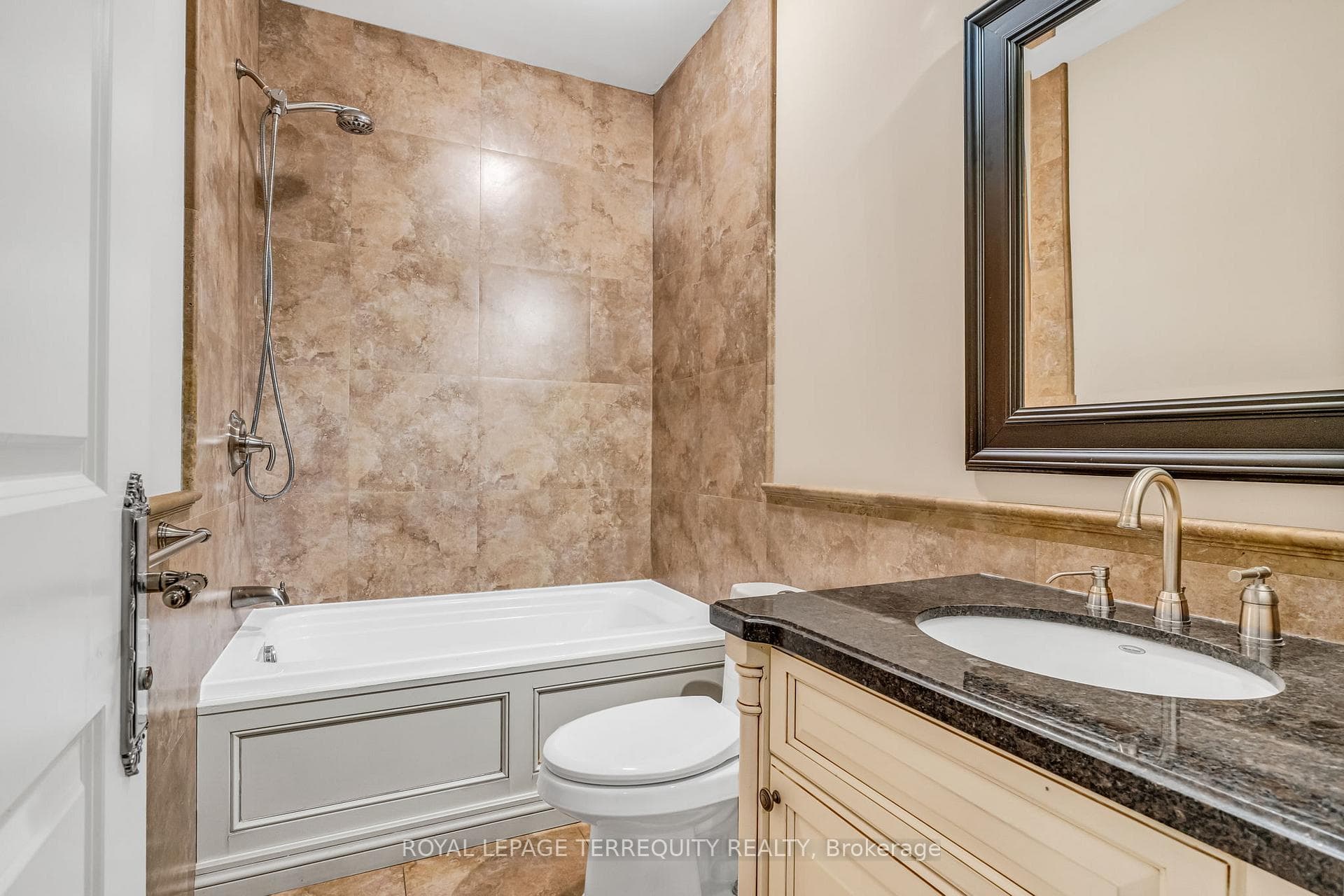 61 Princess Anne Crescent photo 39