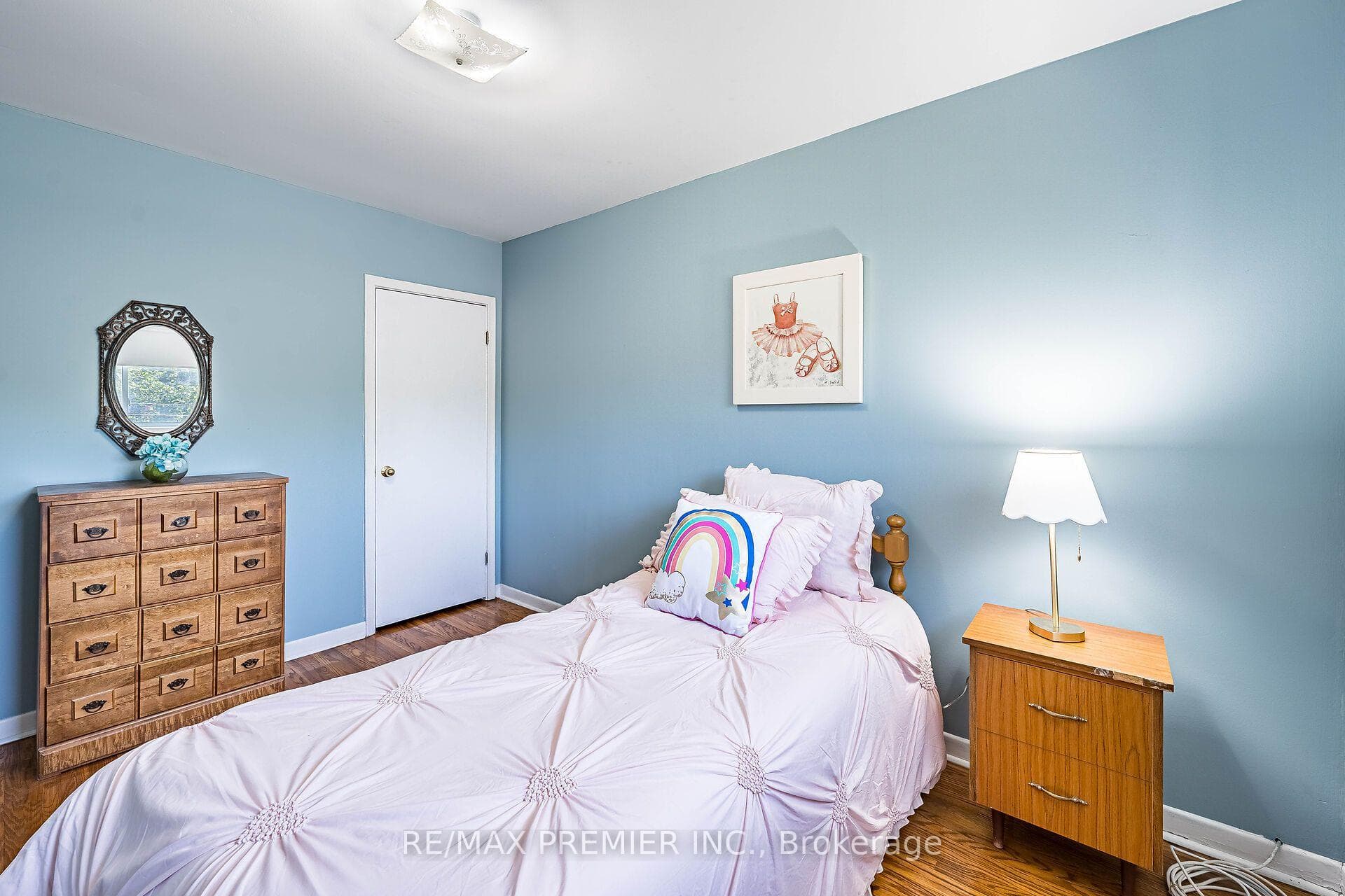 5 Valois Court photo 12