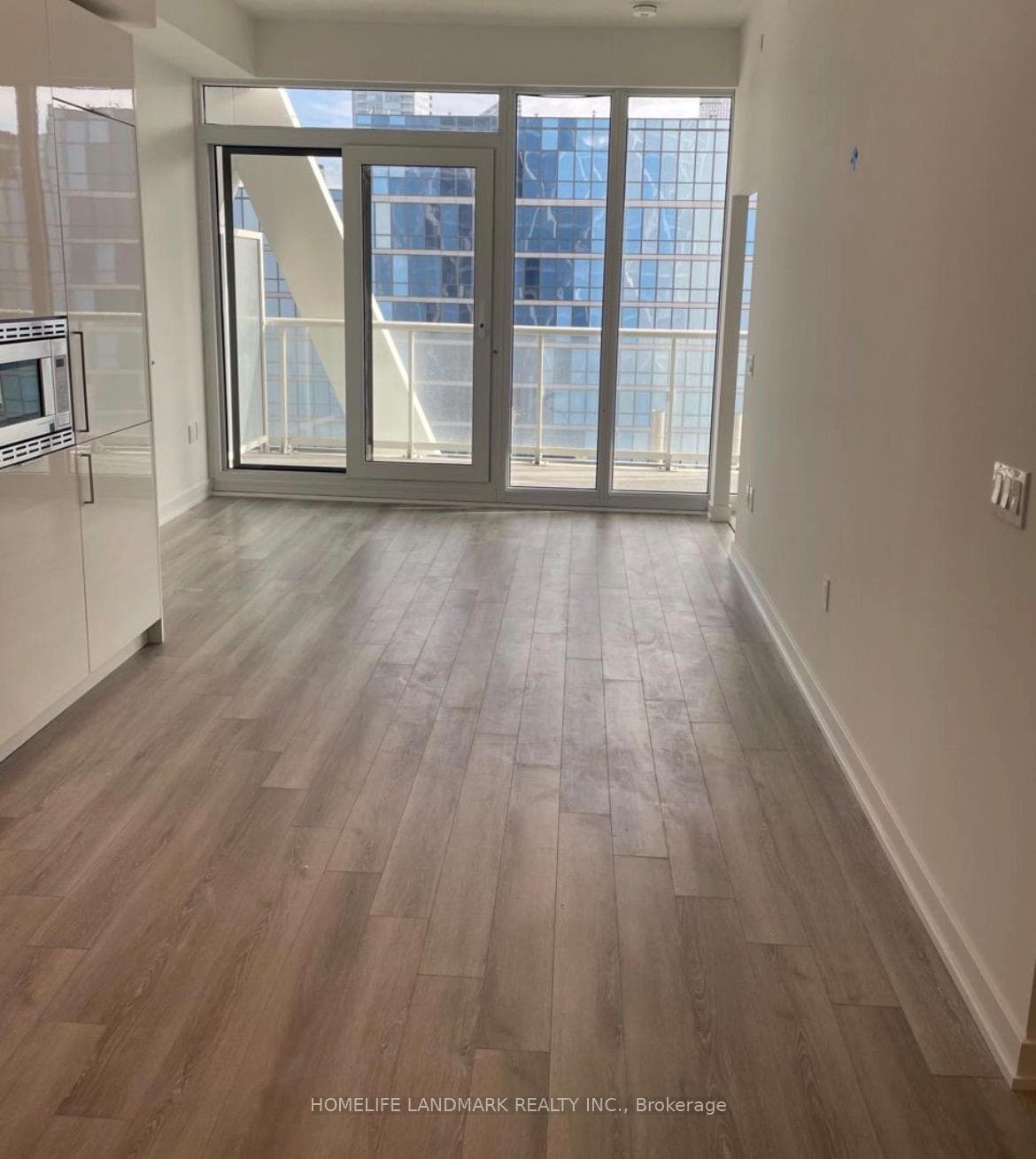 230 simcoe Street Unit 2117 photo 2