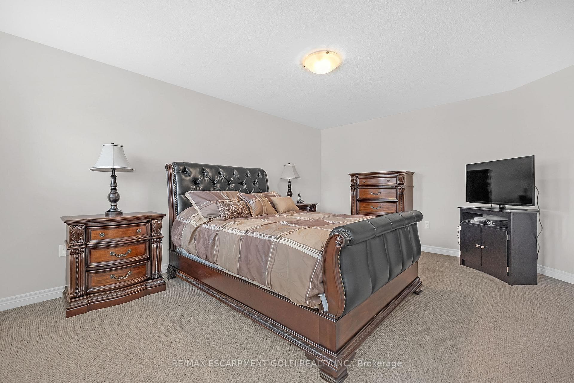 33 Charleswood Crescent photo 20