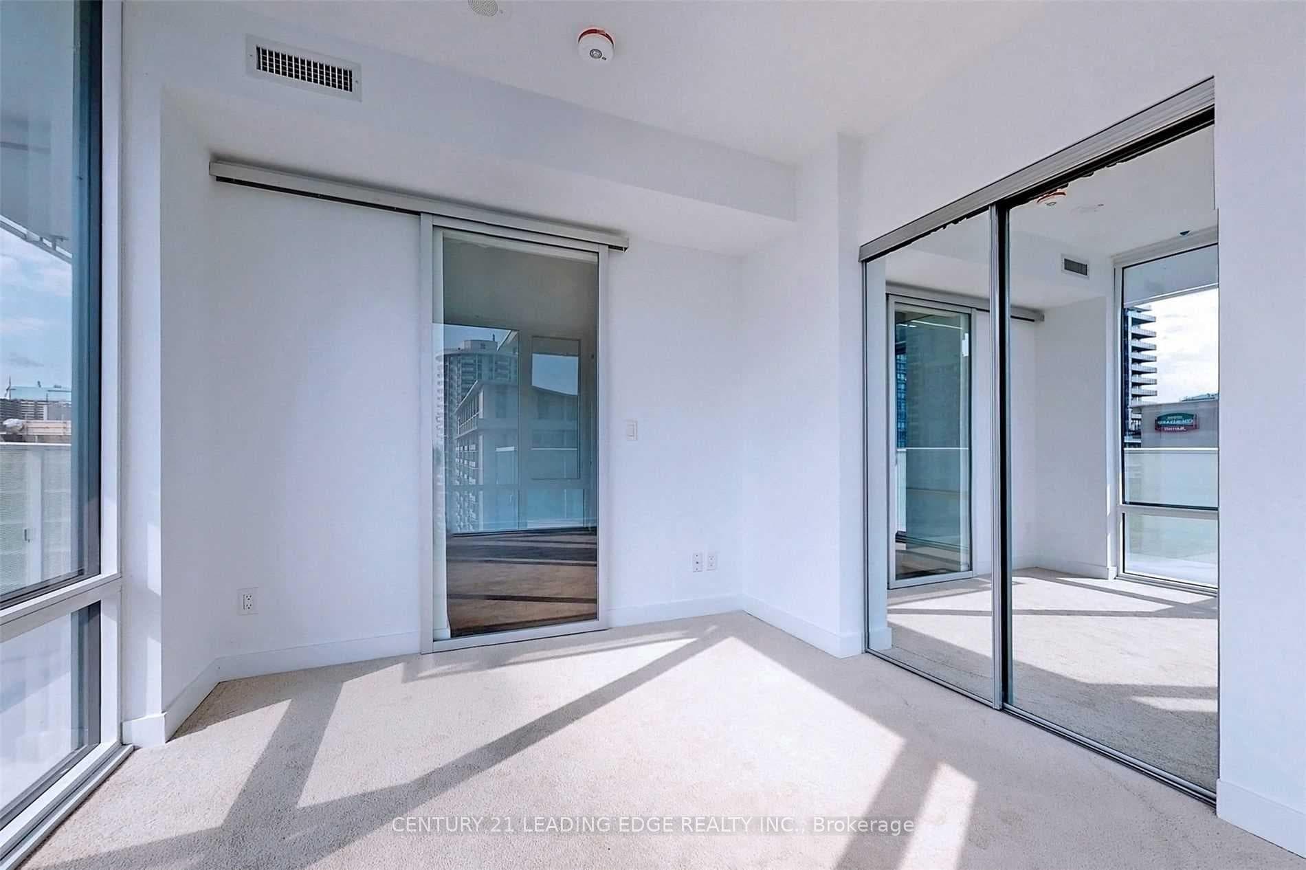 501 Yonge Street Unit 1209 photo 14