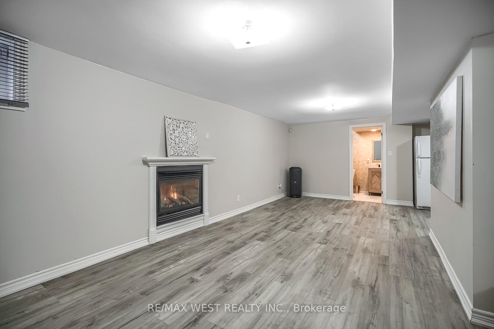 154 Ellis Avenue photo 32