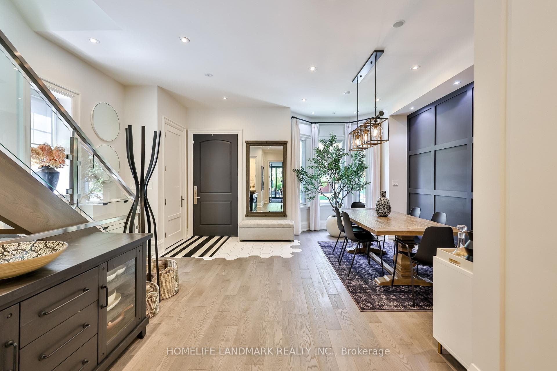 211 South Kingsway Way photo 8