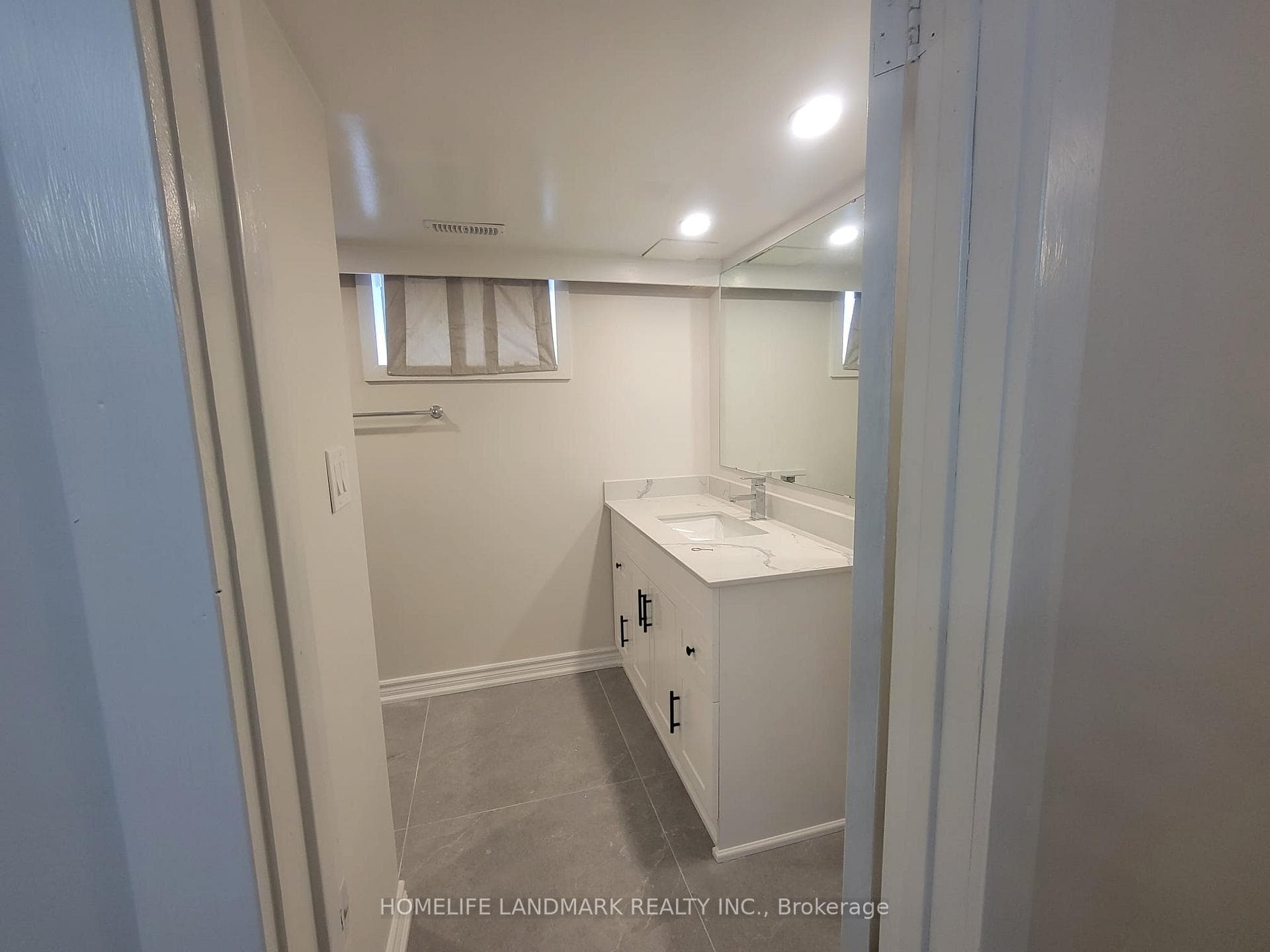 307 Axminster Drive Unit Basment photo 6