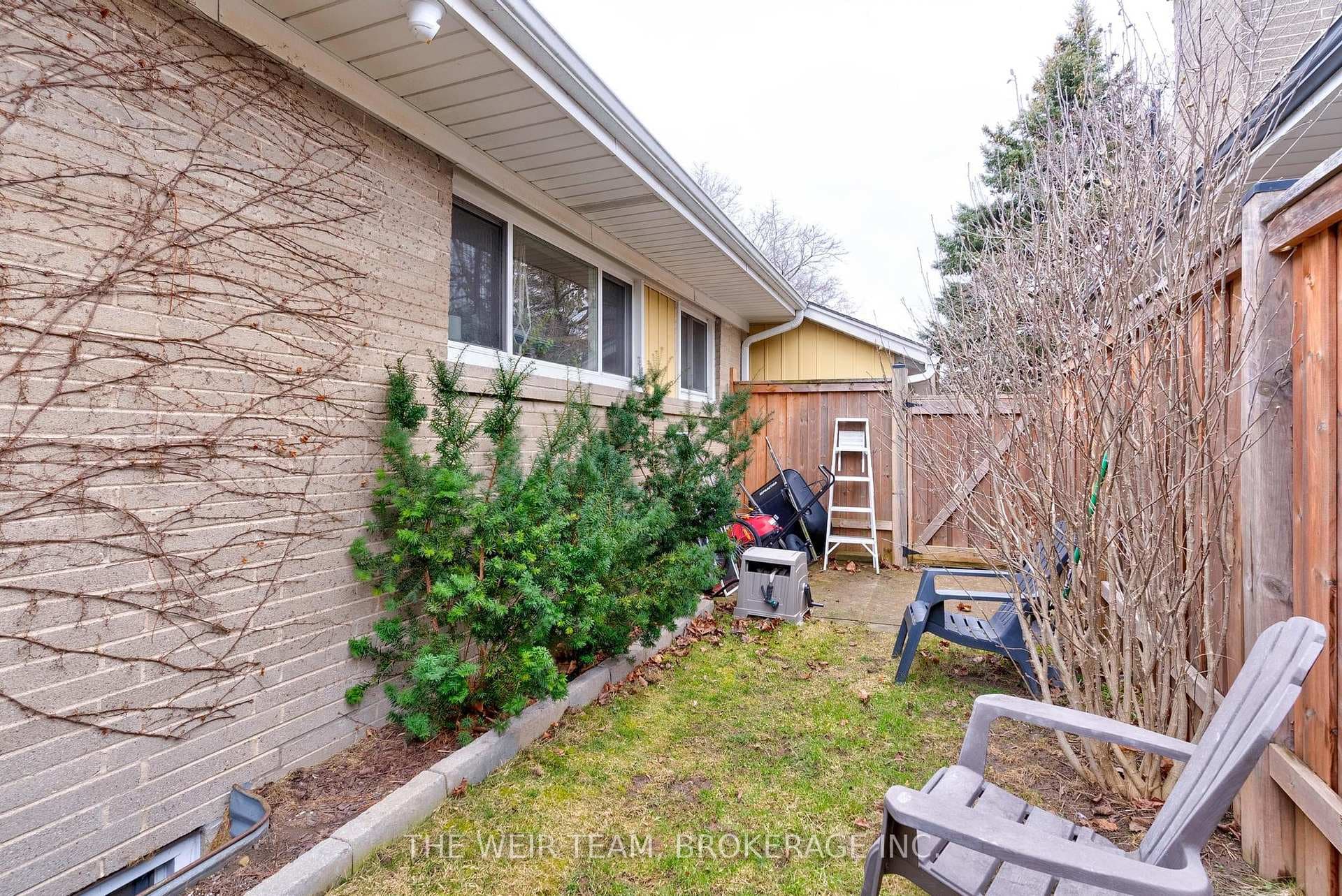 31 Moorecroft Crescent photo 33