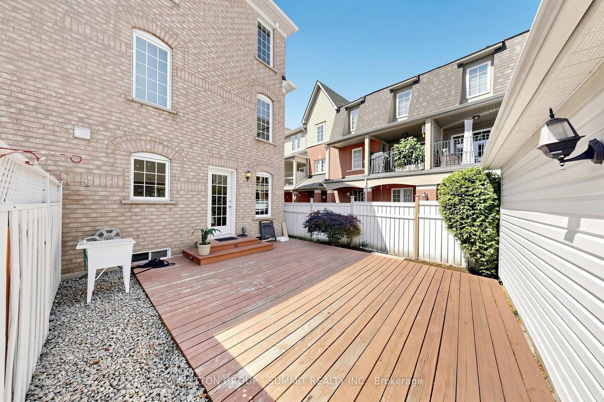 141 Gatwick Drive photo 43