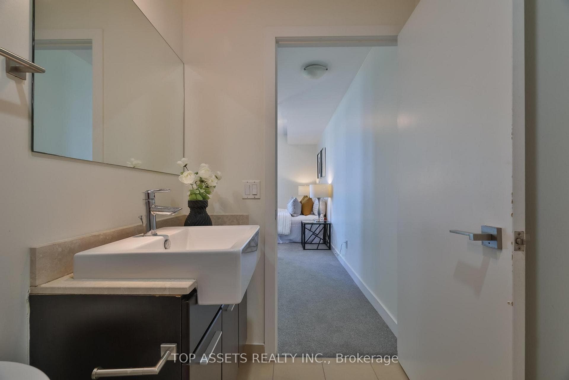 770 Bay Street Unit 1613 photo 31