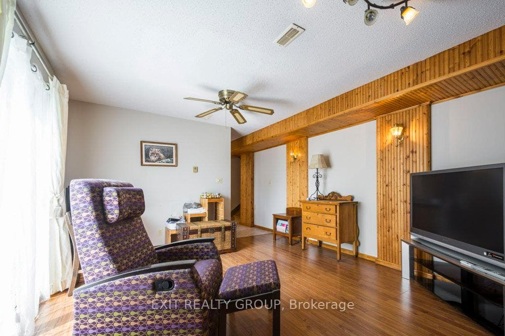 43 Farley Crescent photo 18