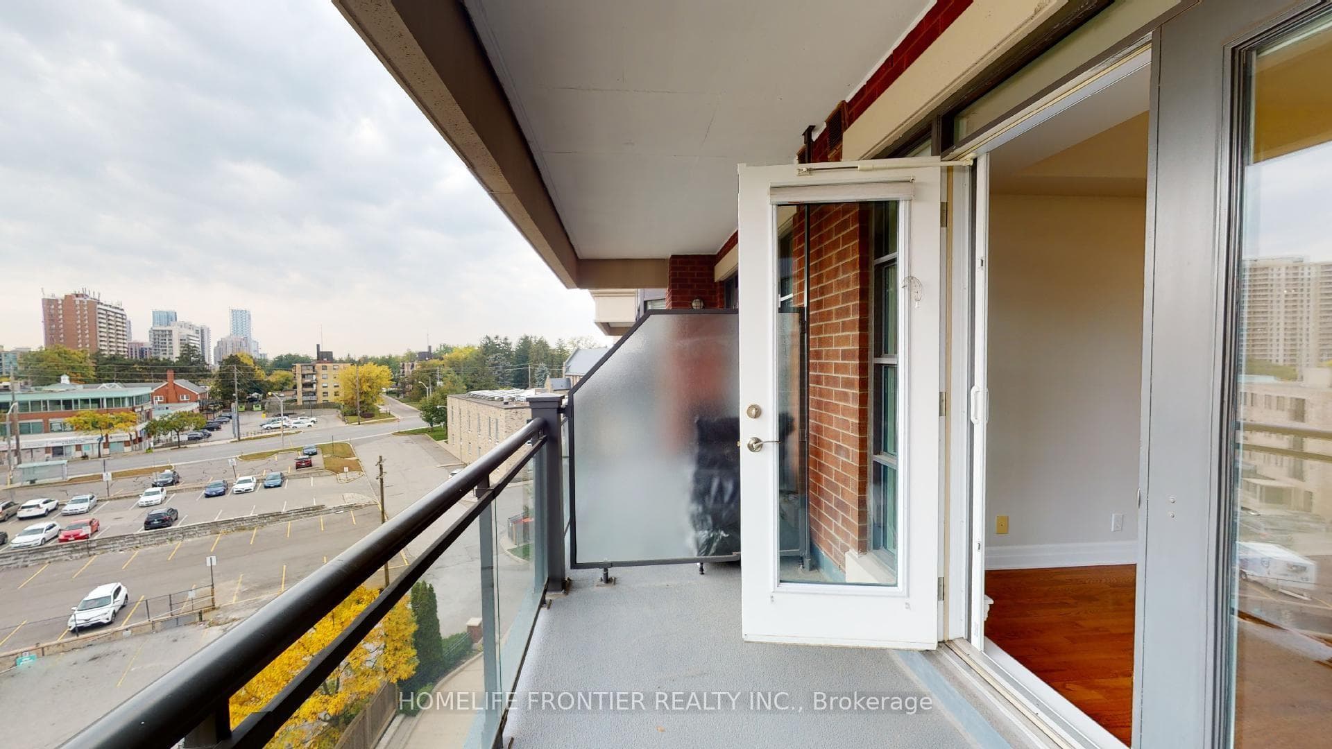 9 Burnhamthorpe Crescent Unit 712 photo 16