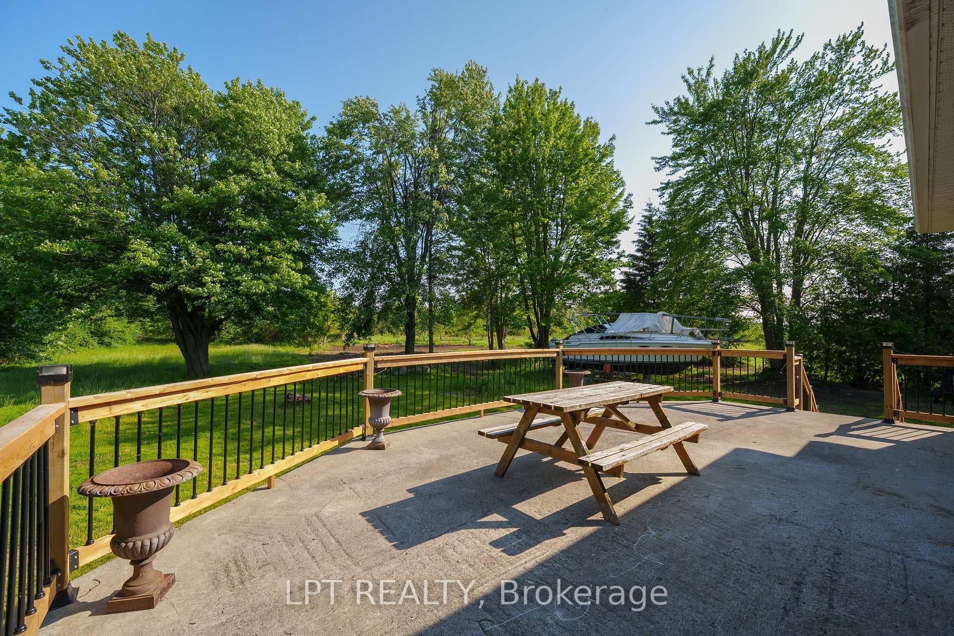 Entertainment-Sized Deck