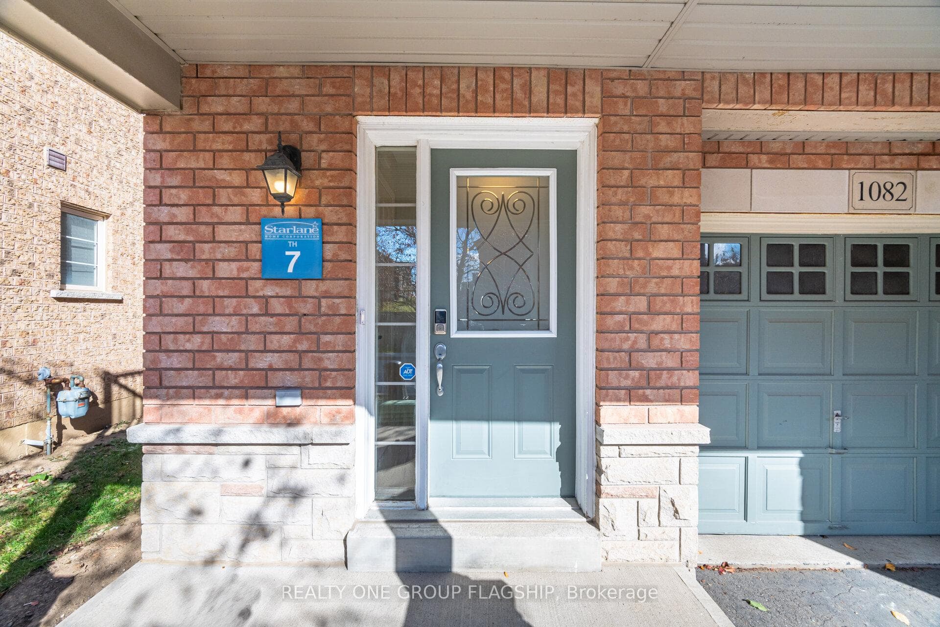 1082 Felicity Crescent photo 4