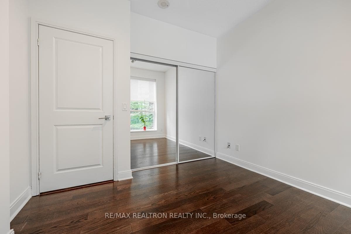 2nd bedroom mirrored double closet