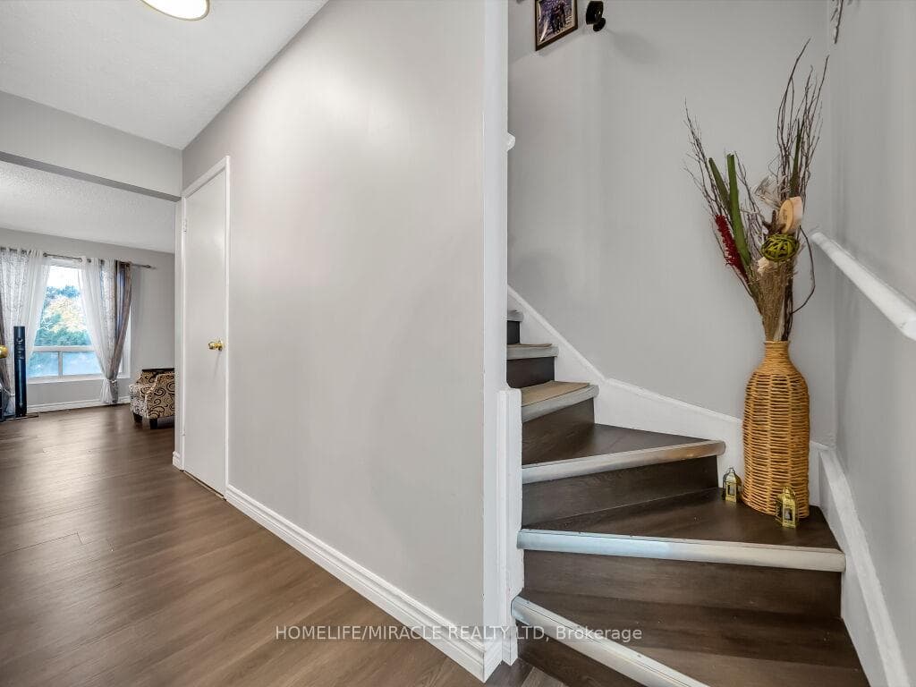 24 Franklin Court Unit 3 photo 5