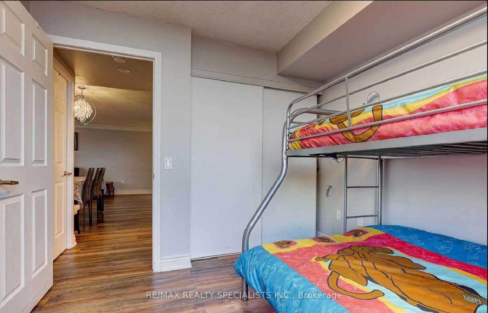 55 STRATHAVEN Drive Unit 1813 photo 32