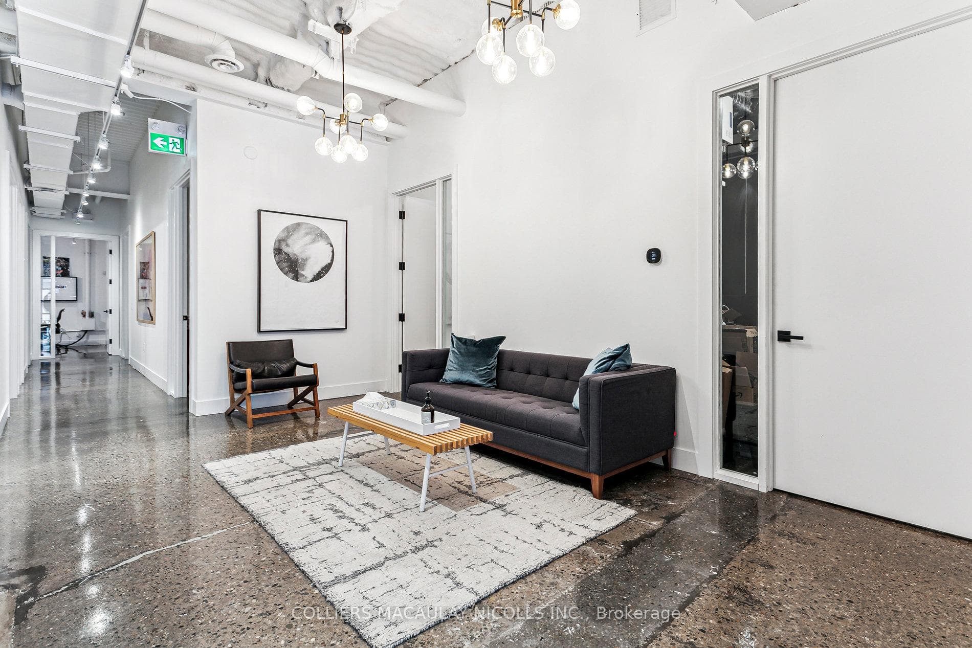 581 Wellington Street photo 6