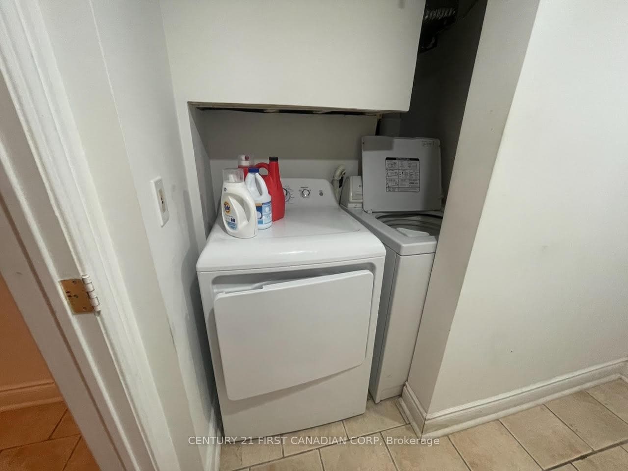 300 Huron Street photo 25