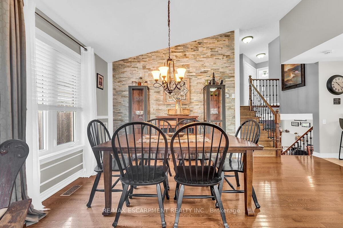 16 Mapleview Drive photo 9