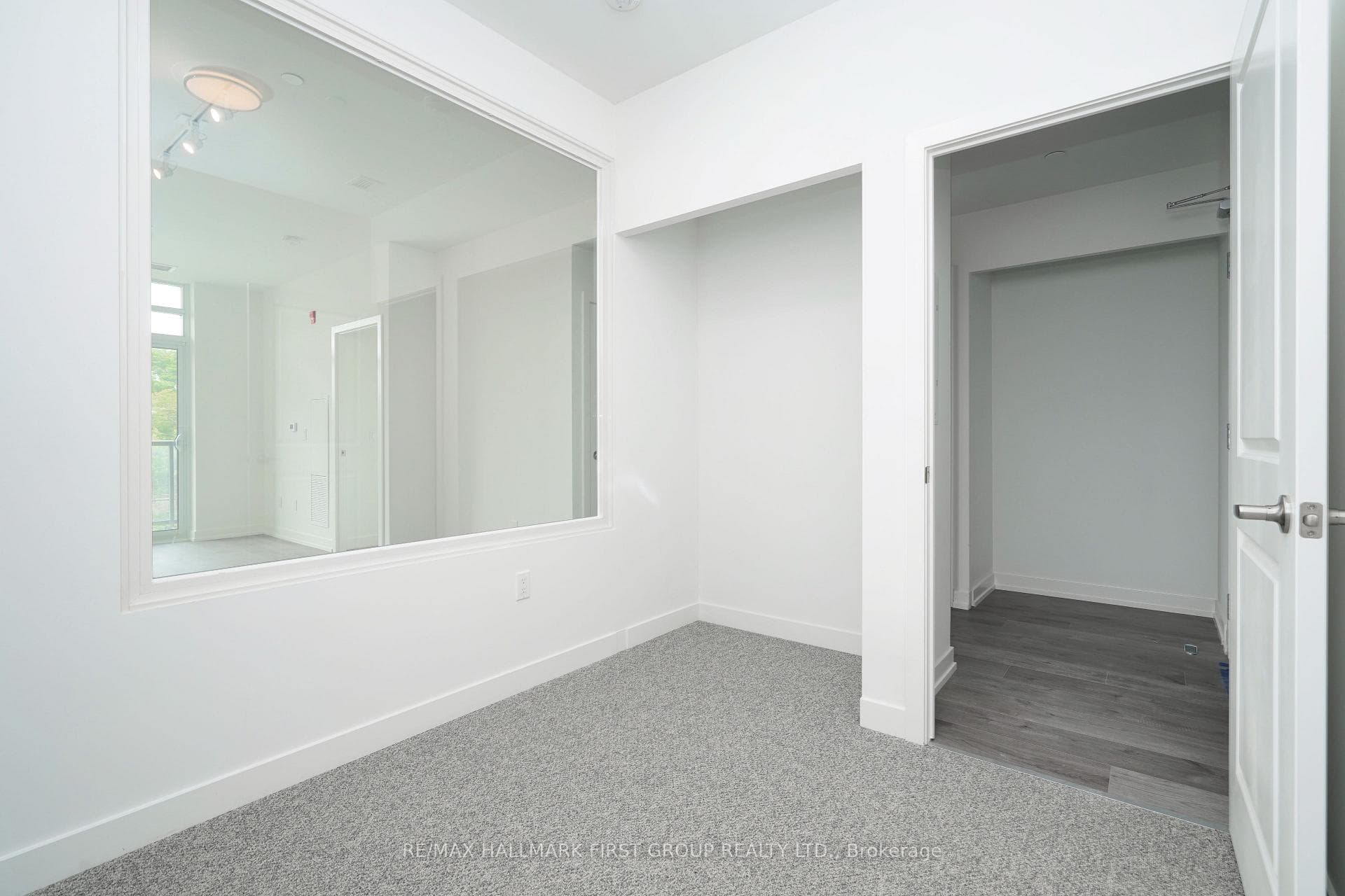 1010 Dundas Street Unit 516 photo 11