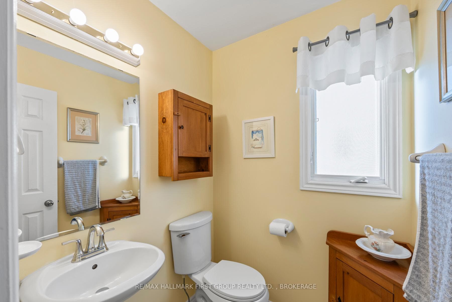 979 Rainbow Crescent photo 14