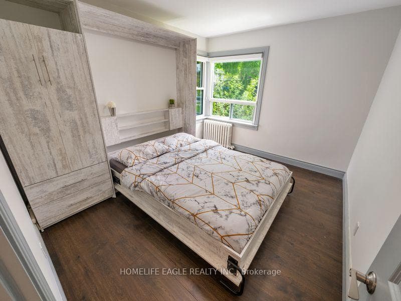 261 Richmond Street photo 10