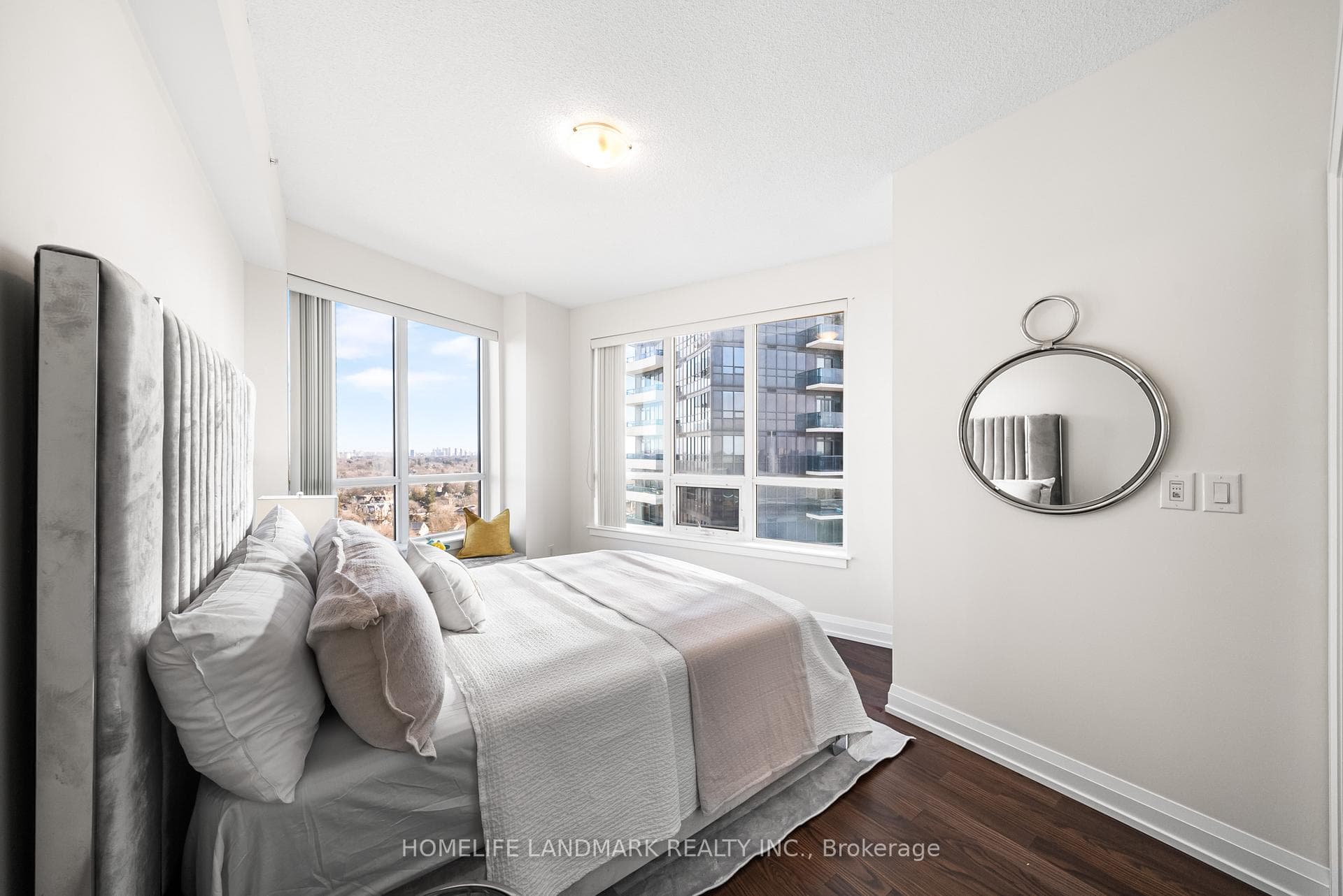 7171 Yonge Street Unit 1215 photo 8