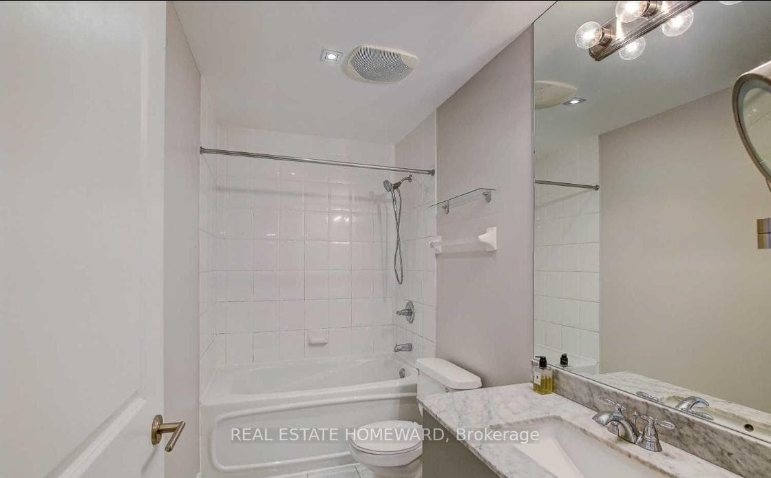 18 Yorkville Avenue Unit 2801 photo 15