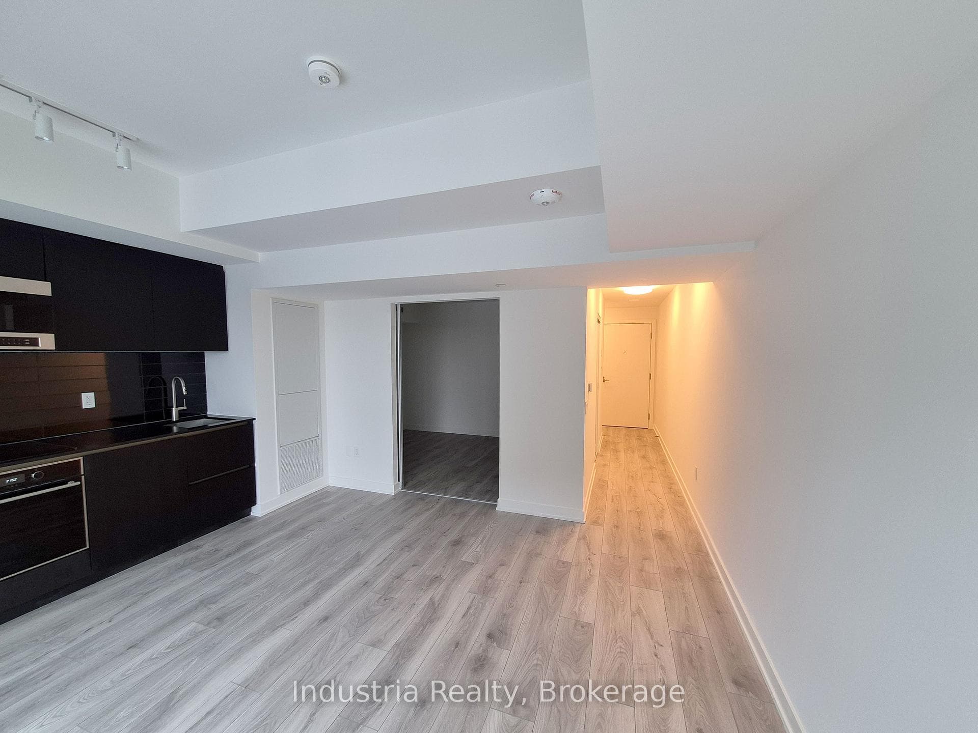 120 Broadway Avenue Unit 816 photo 20