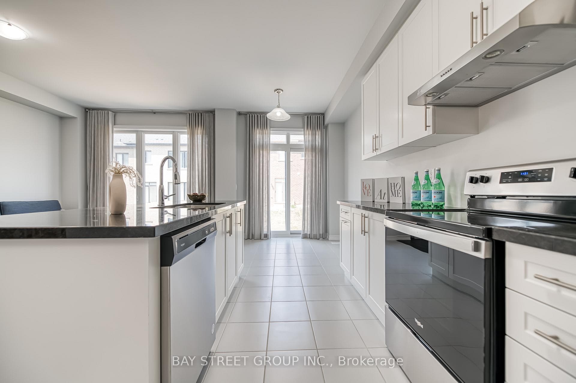 32 Jessica Antonella Street photo 16