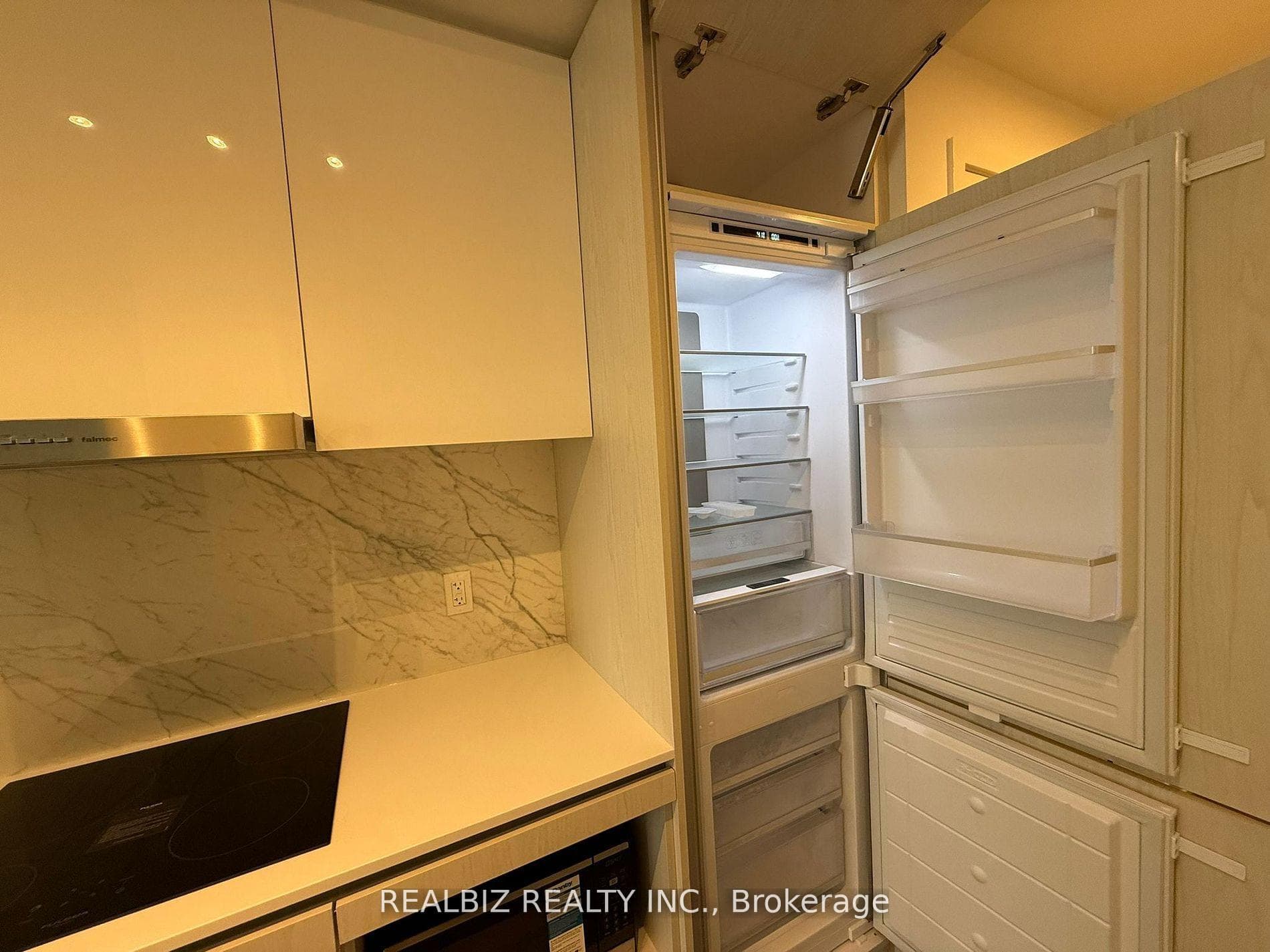28 Interchange Way Unit 1715 photo 5