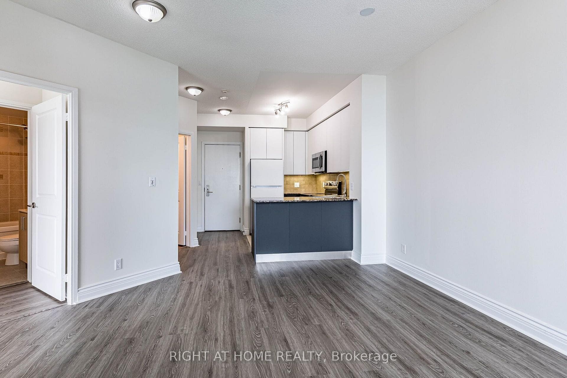 80 Absolute Avenue Unit 2302 photo 18