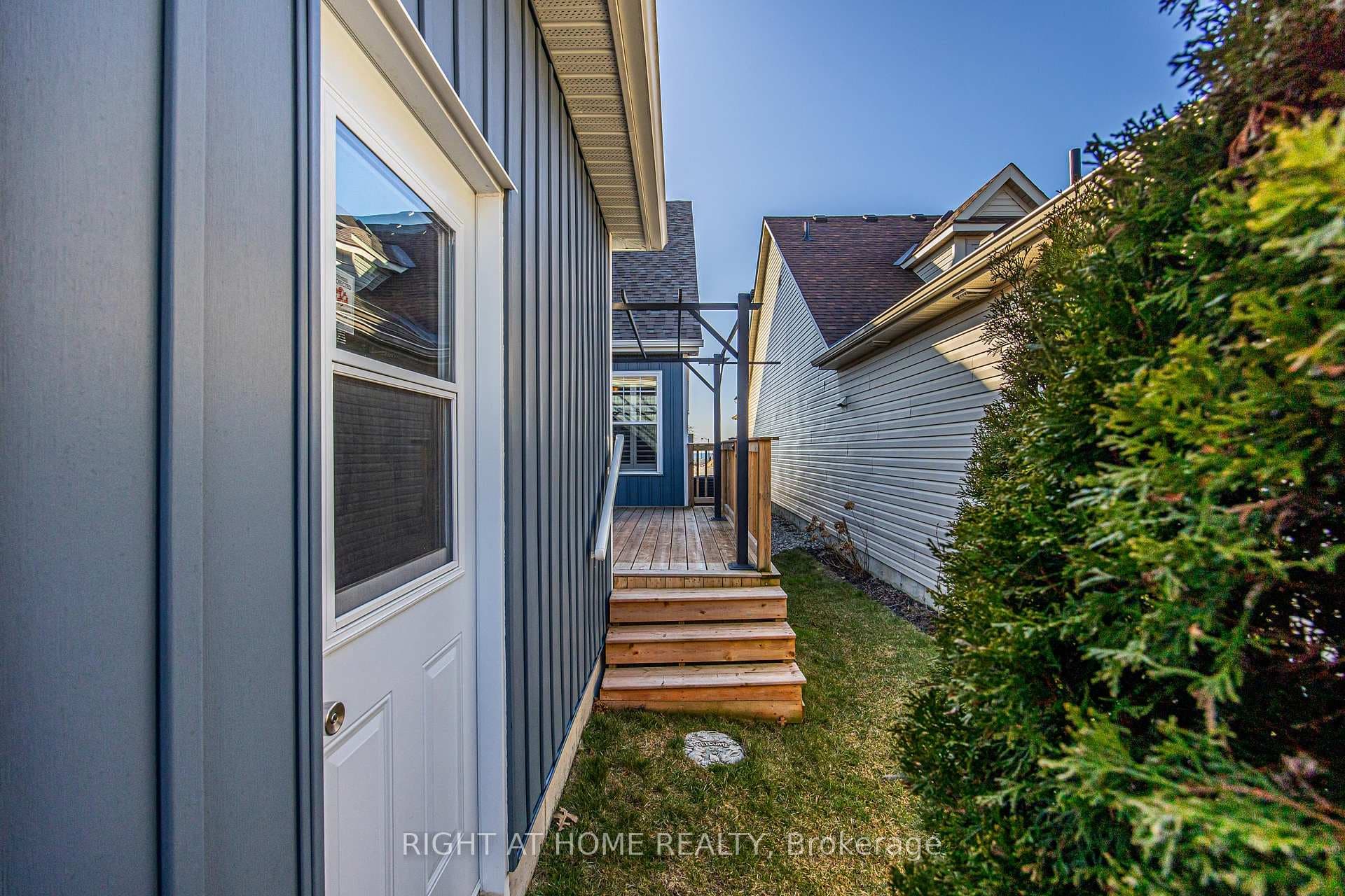 274 Strachan Street photo 32