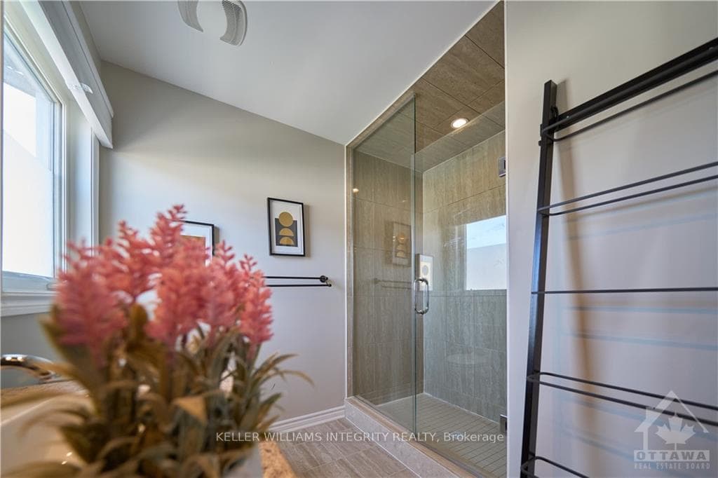 540 DUNDONALD Drive photo 20