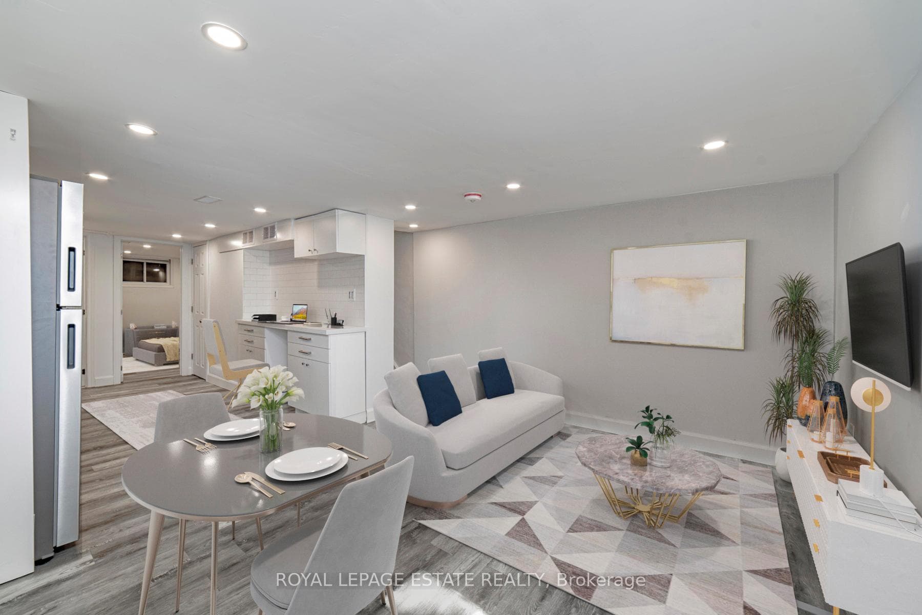 568 Woodbine Avenue Unit B photo 3