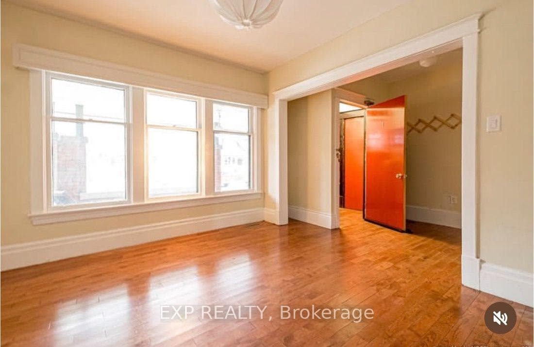 31 St Clair Avenue photo 2