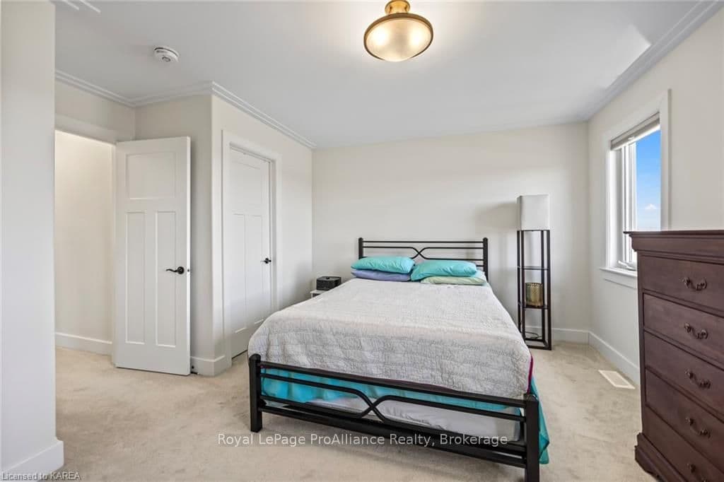150 DR RICHARD JAMES Crescent photo 29