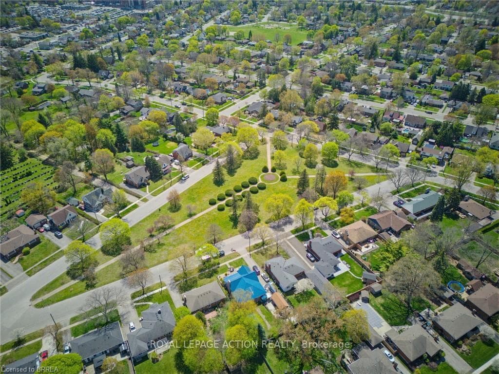 90 Henderson Avenue photo 42