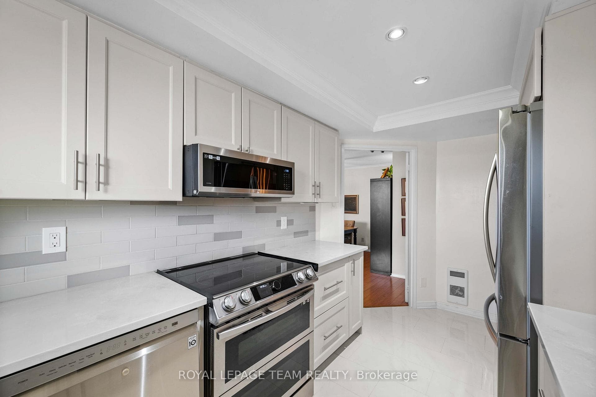 1705 Playfair Drive Unit 402 photo 12