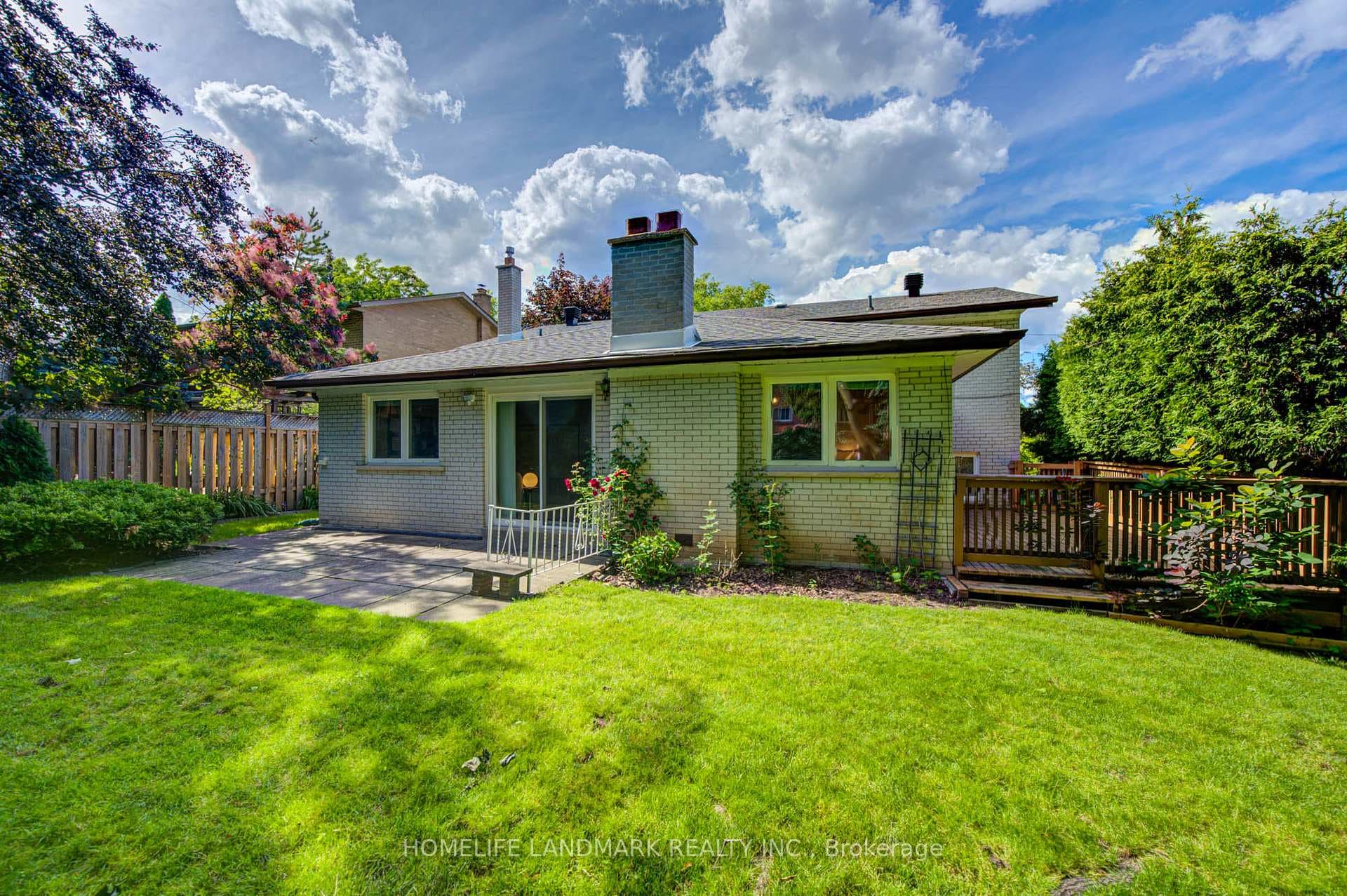 21 Colonnade Road photo 48