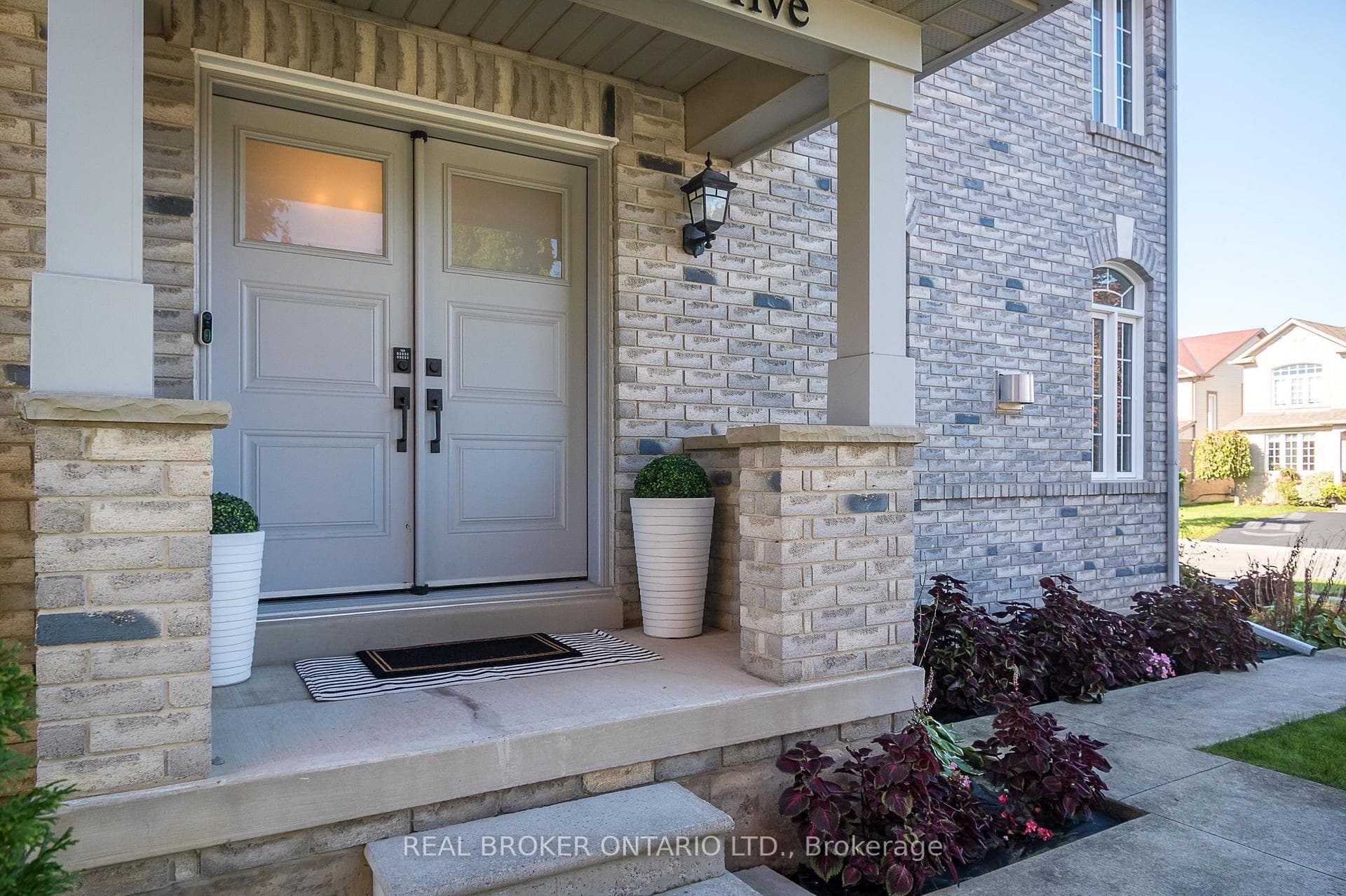 1142 Deacon Drive photo 4