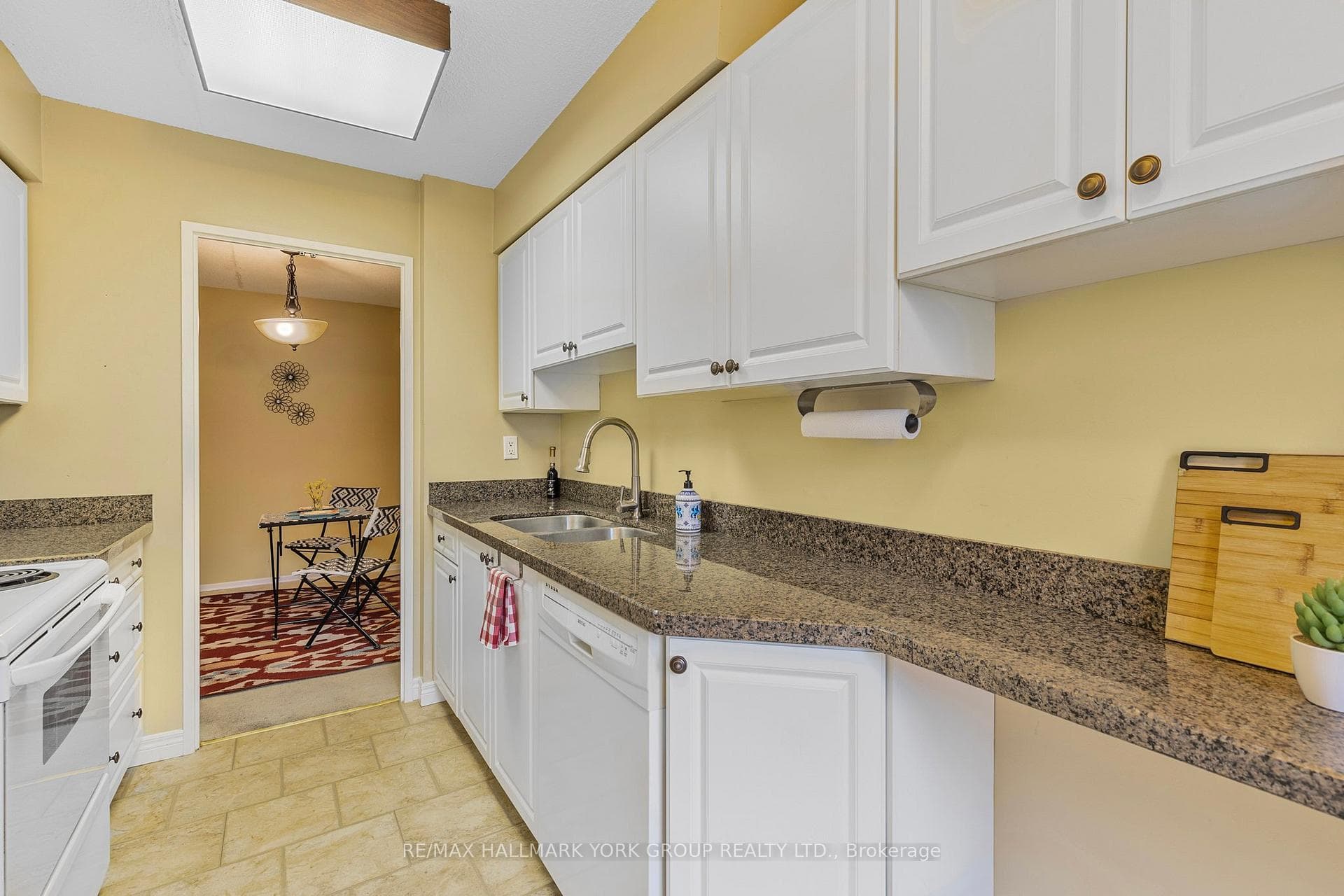 15390 Yonge Street Unit 202 photo 13
